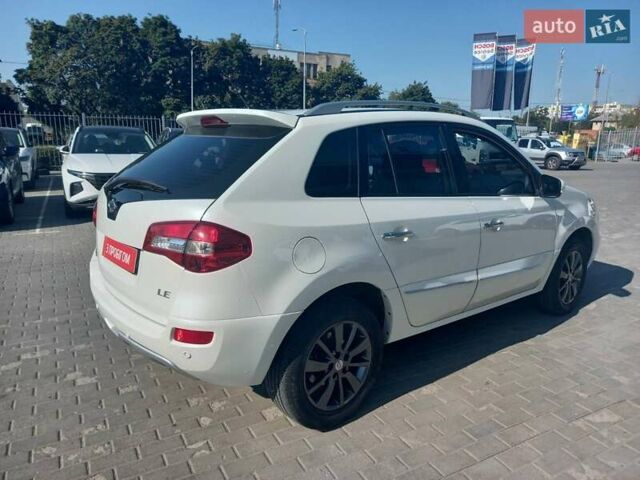 Белый Рено Колеос, объемом двигателя 2 л и пробегом 142 тыс. км за 10700 $, фото 7 на Automoto.ua