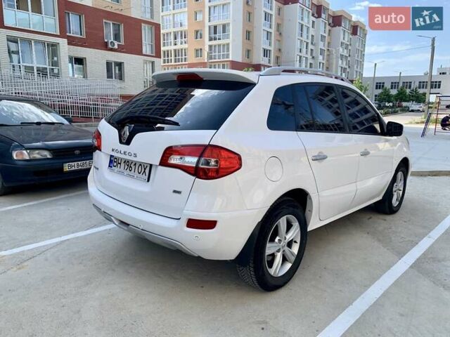 Белый Рено Колеос, объемом двигателя 2 л и пробегом 135 тыс. км за 12000 $, фото 2 на Automoto.ua
