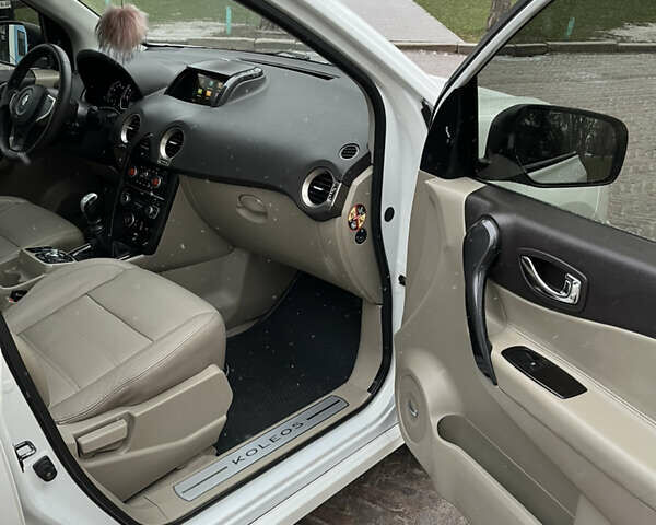 Белый Рено Колеос, объемом двигателя 2 л и пробегом 273 тыс. км за 11799 $, фото 15 на Automoto.ua