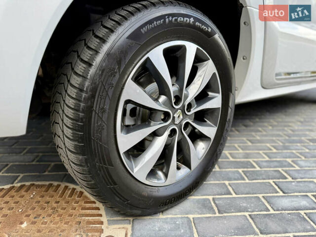 Белый Рено Колеос, объемом двигателя 2 л и пробегом 192 тыс. км за 15500 $, фото 11 на Automoto.ua