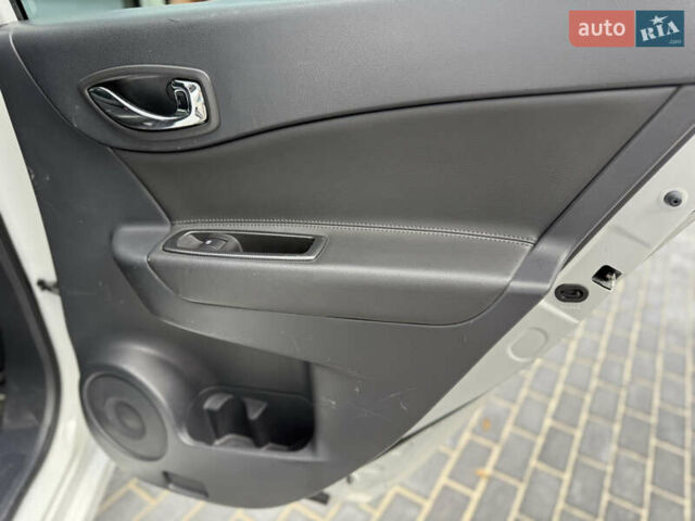 Белый Рено Колеос, объемом двигателя 2 л и пробегом 192 тыс. км за 15500 $, фото 44 на Automoto.ua