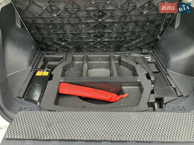 Білий Рено Колеос, об'ємом двигуна 2 л та пробігом 256 тис. км за 10900 $, фото 26 на Automoto.ua