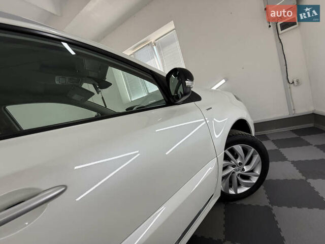 Белый Рено Колеос, объемом двигателя 2 л и пробегом 241 тыс. км за 13999 $, фото 133 на Automoto.ua