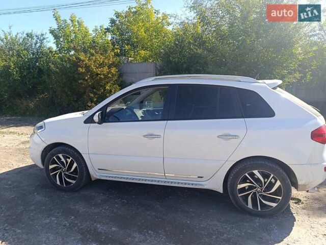 Белый Рено Колеос, объемом двигателя 2 л и пробегом 240 тыс. км за 10200 $, фото 4 на Automoto.ua