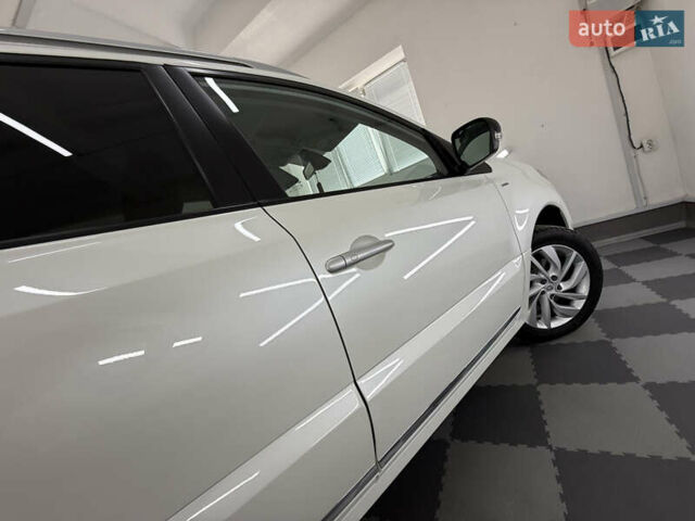 Белый Рено Колеос, объемом двигателя 2 л и пробегом 241 тыс. км за 13999 $, фото 132 на Automoto.ua