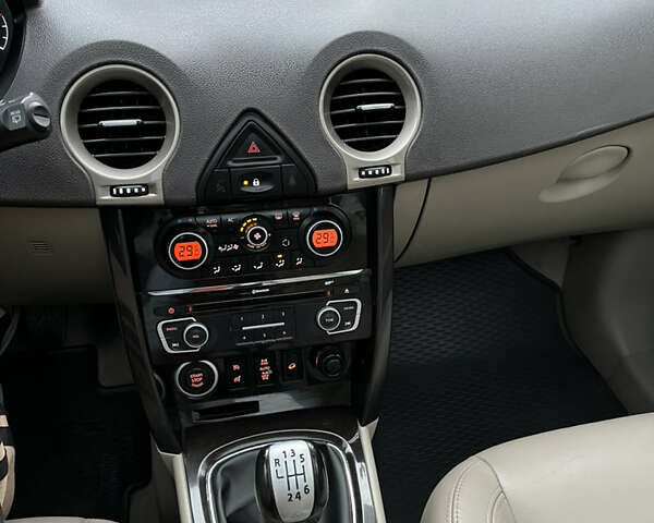 Белый Рено Колеос, объемом двигателя 2 л и пробегом 273 тыс. км за 11799 $, фото 24 на Automoto.ua