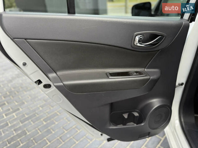 Белый Рено Колеос, объемом двигателя 2 л и пробегом 192 тыс. км за 15500 $, фото 32 на Automoto.ua