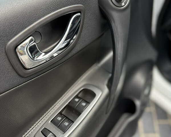 Белый Рено Колеос, объемом двигателя 2 л и пробегом 192 тыс. км за 15500 $, фото 25 на Automoto.ua