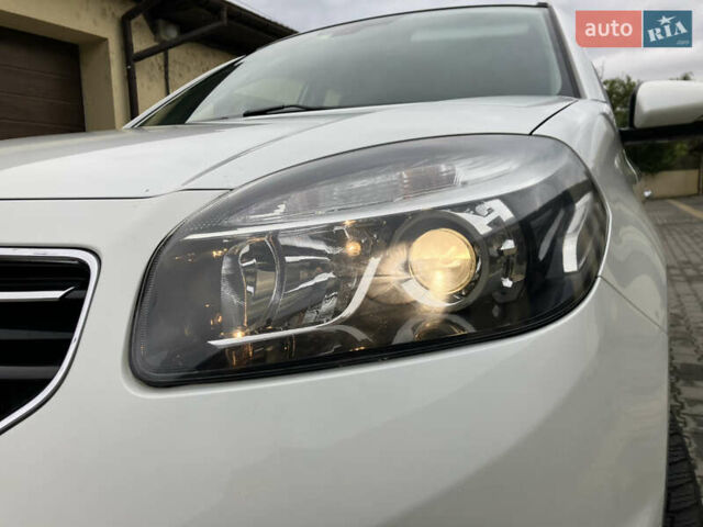 Білий Рено Колеос, об'ємом двигуна 2 л та пробігом 256 тис. км за 10900 $, фото 1 на Automoto.ua