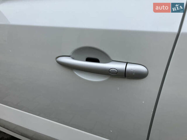 Білий Рено Колеос, об'ємом двигуна 2 л та пробігом 256 тис. км за 10900 $, фото 6 на Automoto.ua