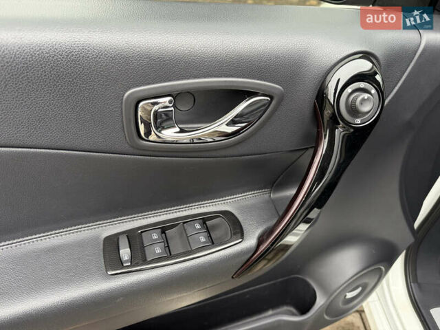 Белый Рено Колеос, объемом двигателя 2 л и пробегом 206 тыс. км за 15300 $, фото 9 на Automoto.ua