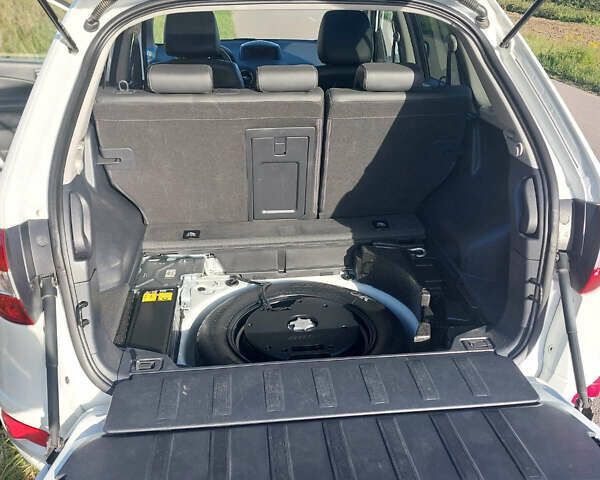 Белый Рено Колеос, объемом двигателя 2 л и пробегом 168 тыс. км за 13700 $, фото 5 на Automoto.ua