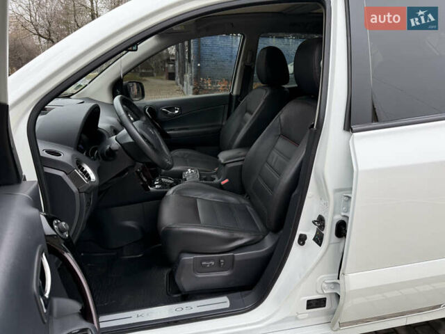 Белый Рено Колеос, объемом двигателя 2 л и пробегом 206 тыс. км за 15300 $, фото 8 на Automoto.ua