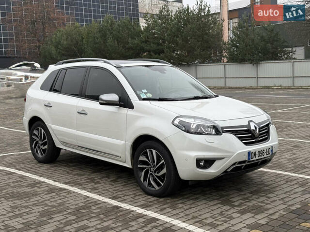Белый Рено Колеос, объемом двигателя 2 л и пробегом 206 тыс. км за 15300 $, фото 2 на Automoto.ua