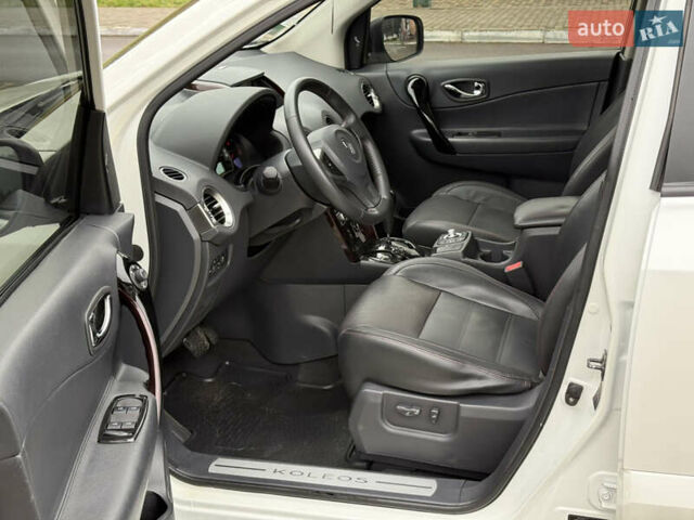 Белый Рено Колеос, объемом двигателя 2 л и пробегом 206 тыс. км за 15300 $, фото 7 на Automoto.ua