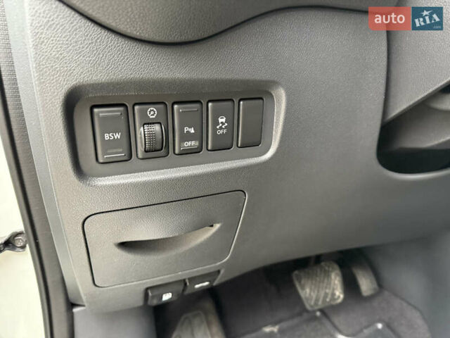 Белый Рено Колеос, объемом двигателя 2 л и пробегом 206 тыс. км за 15300 $, фото 11 на Automoto.ua