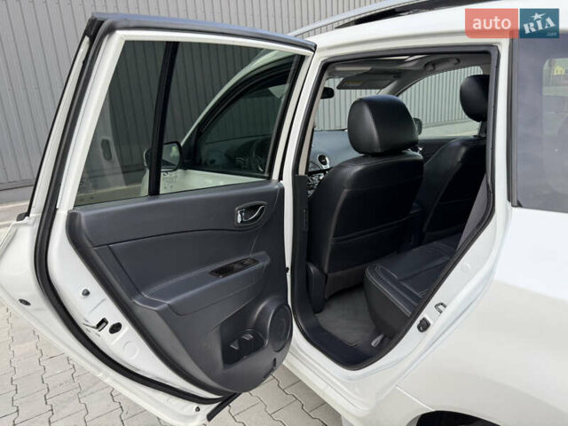 Рено Колеос 2015 в Дубно на Automoto.ua Белый Рено Колеос, объемом двигателя 2 л и пробегом 219 тыс. км за 13699 $, фото 47 на Automoto.ua