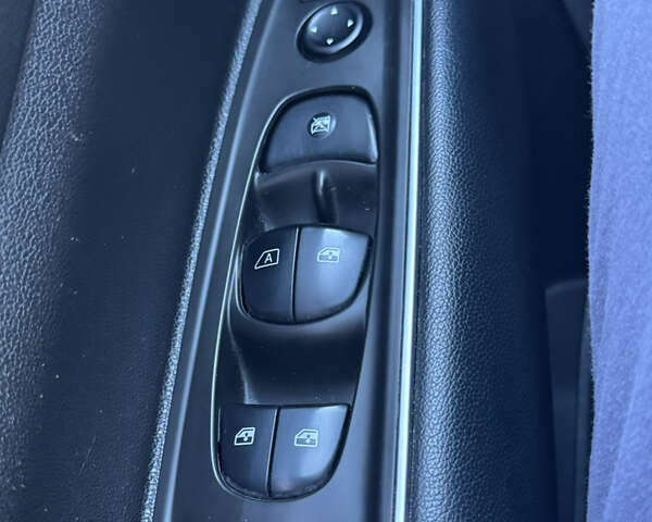 Белый Рено Колеос, объемом двигателя 2 л и пробегом 140 тыс. км за 16500 $, фото 19 на Automoto.ua