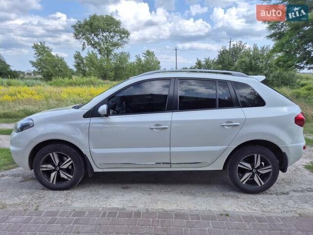 Белый Рено Колеос, объемом двигателя 2 л и пробегом 217 тыс. км за 12600 $, фото 4 на Automoto.ua