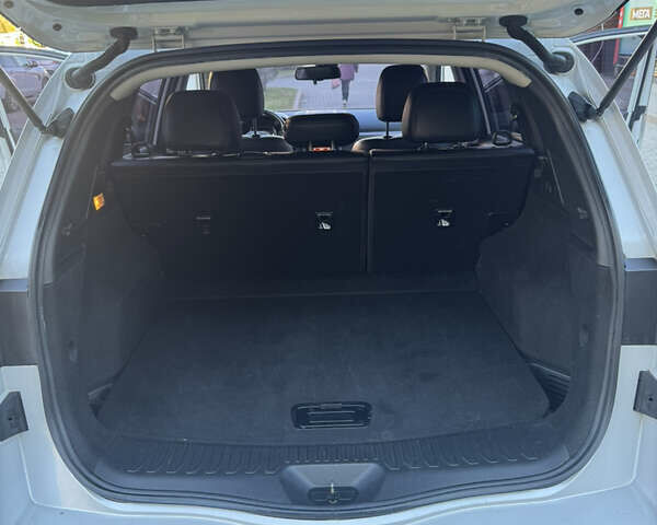 Белый Рено Колеос, объемом двигателя 2 л и пробегом 140 тыс. км за 16500 $, фото 13 на Automoto.ua