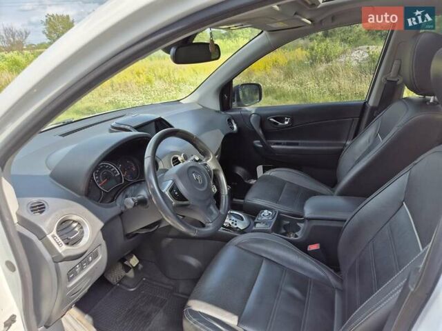 Белый Рено Колеос, объемом двигателя 2 л и пробегом 217 тыс. км за 12600 $, фото 6 на Automoto.ua