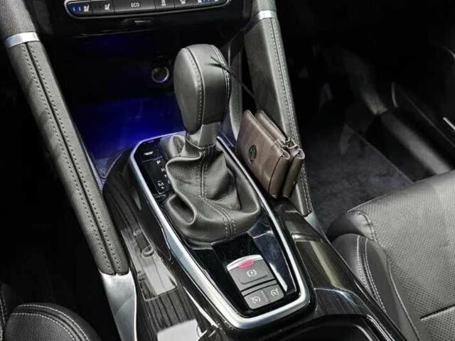 Белый Рено Колеос, объемом двигателя 2 л и пробегом 110 тыс. км за 13800 $, фото 7 на Automoto.ua