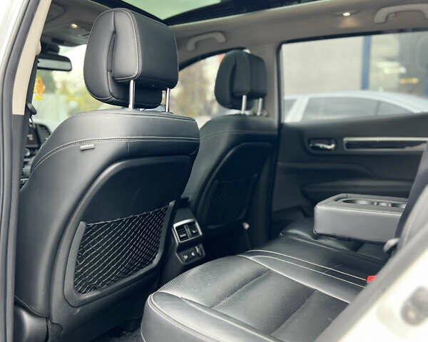 Белый Рено Колеос, объемом двигателя 2 л и пробегом 97 тыс. км за 19800 $, фото 9 на Automoto.ua