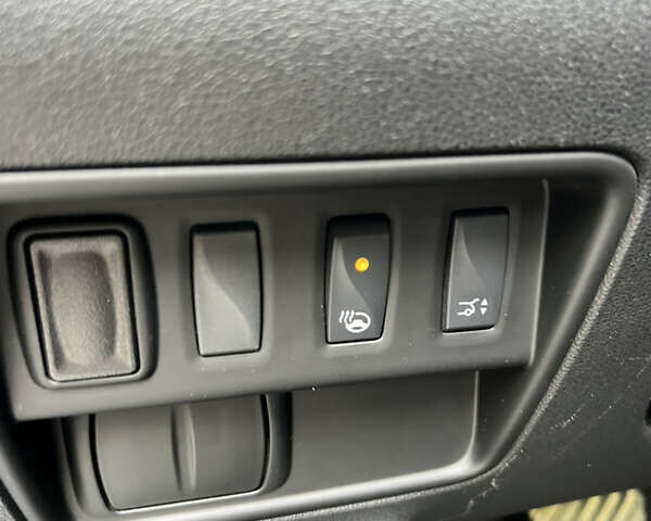 Белый Рено Колеос, объемом двигателя 2 л и пробегом 97 тыс. км за 19800 $, фото 19 на Automoto.ua