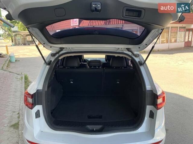 Белый Рено Колеос, объемом двигателя 2 л и пробегом 202 тыс. км за 17999 $, фото 7 на Automoto.ua