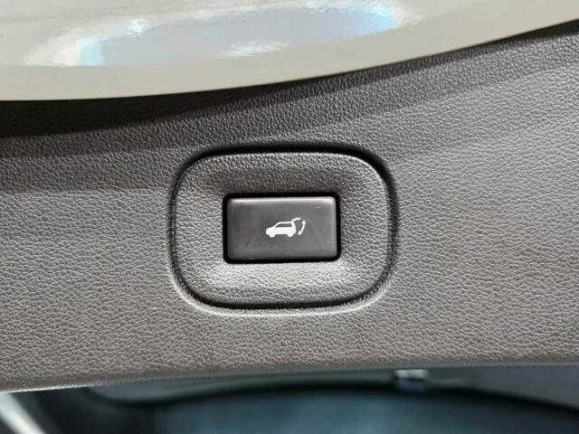 Рено Колеос 2018 в Киеве на Automoto.ua Белый Рено Колеос, объемом двигателя 2 л и пробегом 38 тыс. км за 12300 $, фото 17 на Automoto.ua