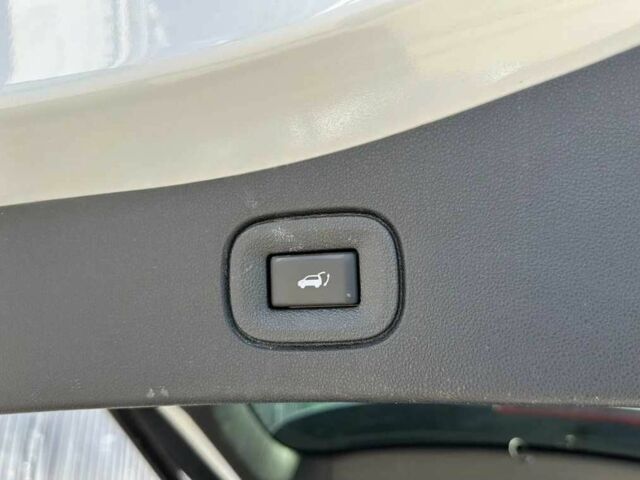 Белый Рено Колеос, объемом двигателя 0 л и пробегом 93 тыс. км за 12700 $, фото 19 на Automoto.ua