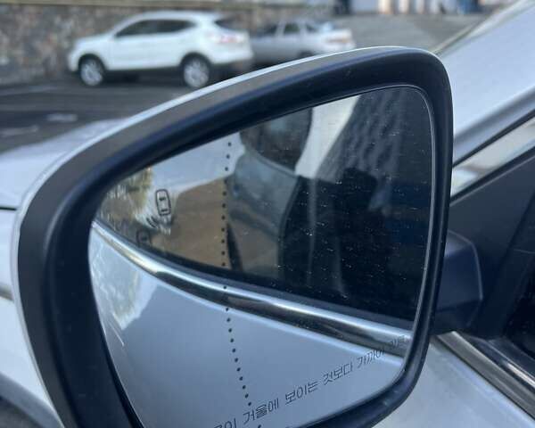 Белый Рено Колеос, объемом двигателя 2 л и пробегом 77 тыс. км за 23000 $, фото 6 на Automoto.ua