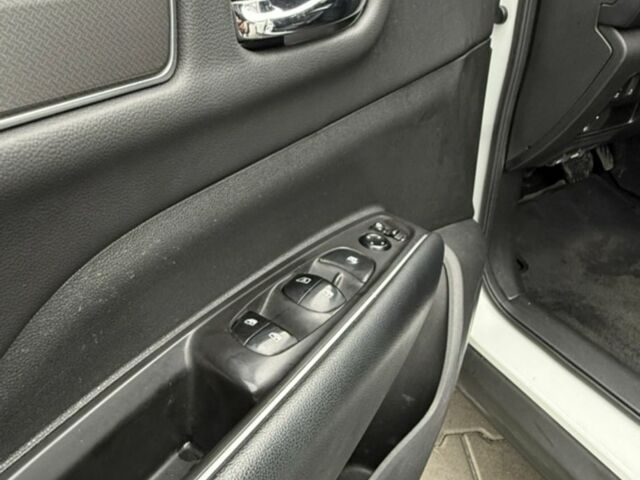 Білий Рено Колеос, об'ємом двигуна 2 л та пробігом 89 тис. км за 18700 $, фото 13 на Automoto.ua