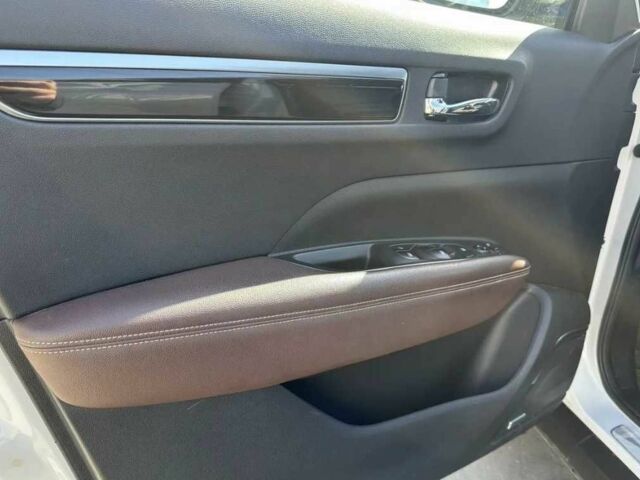 Белый Рено Колеос, объемом двигателя 0 л и пробегом 93 тыс. км за 12700 $, фото 7 на Automoto.ua