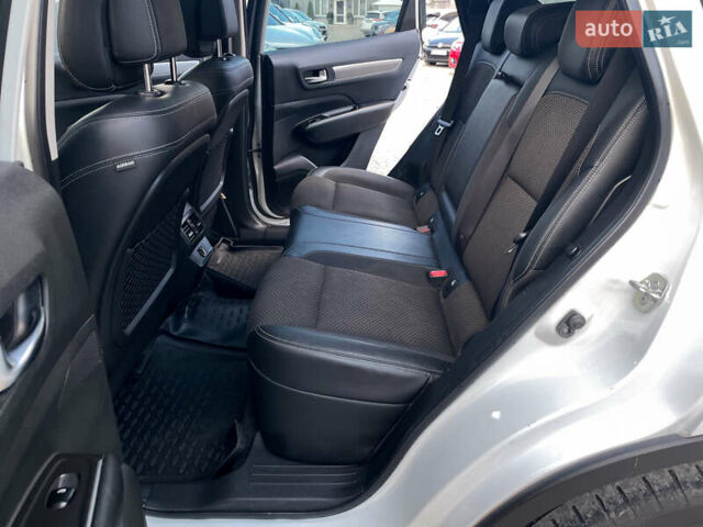 Белый Рено Колеос, объемом двигателя 1.7 л и пробегом 133 тыс. км за 23990 $, фото 49 на Automoto.ua