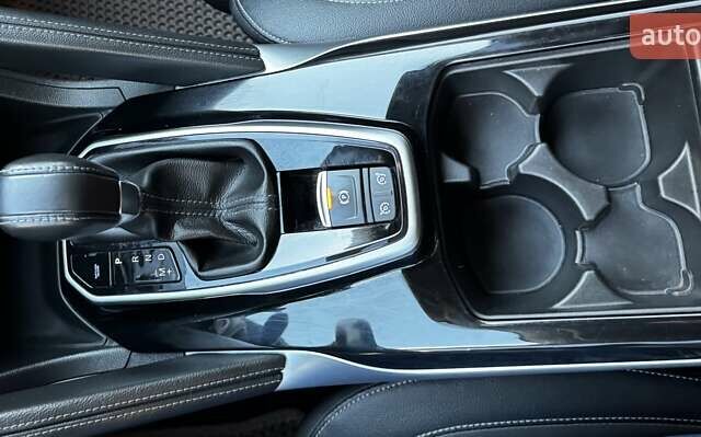 Белый Рено Колеос, объемом двигателя 2.49 л и пробегом 75 тыс. км за 21999 $, фото 129 на Automoto.ua