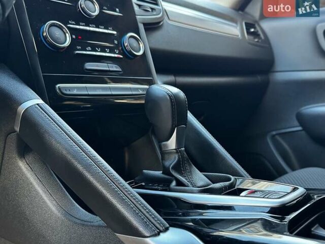 Белый Рено Колеос, объемом двигателя 2.49 л и пробегом 75 тыс. км за 21999 $, фото 65 на Automoto.ua