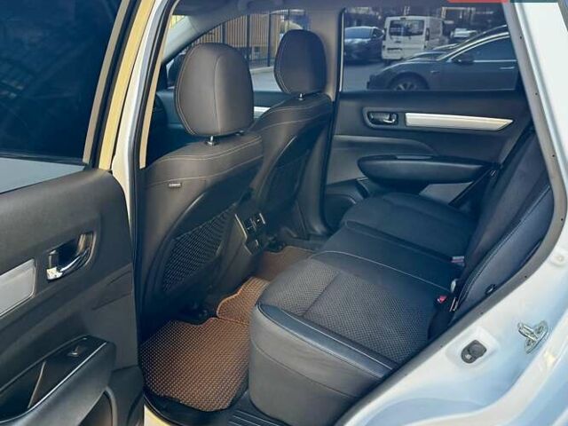 Белый Рено Колеос, объемом двигателя 2.49 л и пробегом 75 тыс. км за 21999 $, фото 66 на Automoto.ua