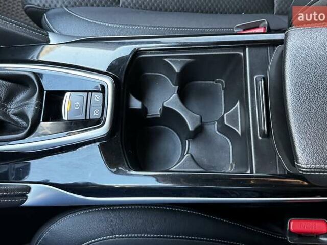 Белый Рено Колеос, объемом двигателя 2.49 л и пробегом 75 тыс. км за 21999 $, фото 130 на Automoto.ua