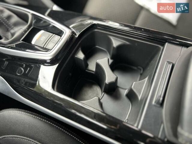 Білий Рено Колеос, об'ємом двигуна 2 л та пробігом 158 тис. км за 23650 $, фото 23 на Automoto.ua