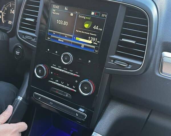 Белый Рено Колеос, объемом двигателя 2.49 л и пробегом 61 тыс. км за 25300 $, фото 2 на Automoto.ua