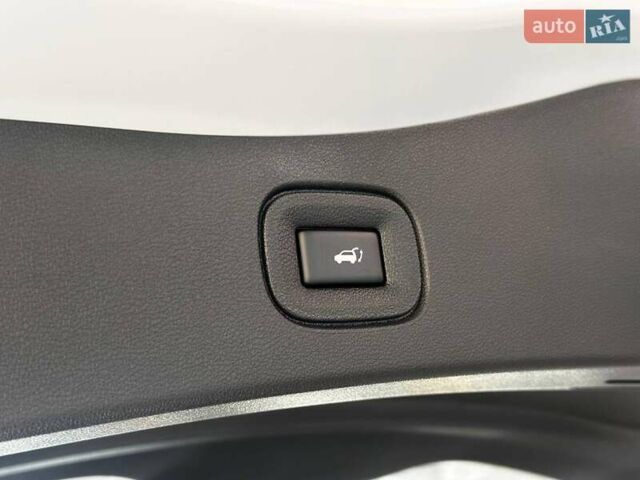 Белый Рено Колеос, объемом двигателя 2.49 л и пробегом 14 тыс. км за 33586 $, фото 41 на Automoto.ua