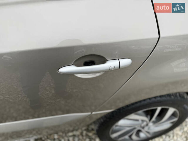 Бежевый Рено Колеос, объемом двигателя 2 л и пробегом 263 тыс. км за 13500 $, фото 42 на Automoto.ua