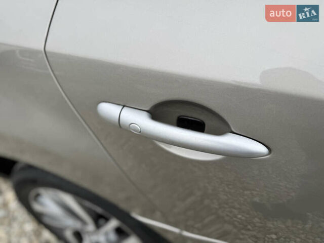 Бежевый Рено Колеос, объемом двигателя 2 л и пробегом 263 тыс. км за 13500 $, фото 44 на Automoto.ua