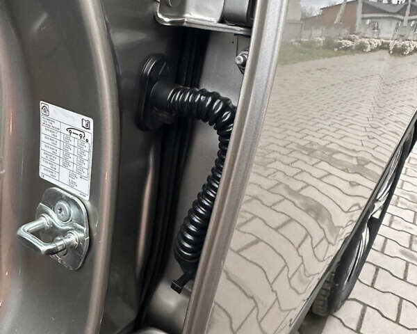 Бежевый Рено Колеос, объемом двигателя 2 л и пробегом 247 тыс. км за 21600 $, фото 42 на Automoto.ua