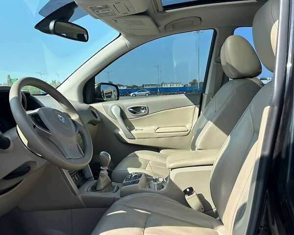 Черный Рено Колеос, объемом двигателя 2 л и пробегом 269 тыс. км за 9300 $, фото 5 на Automoto.ua