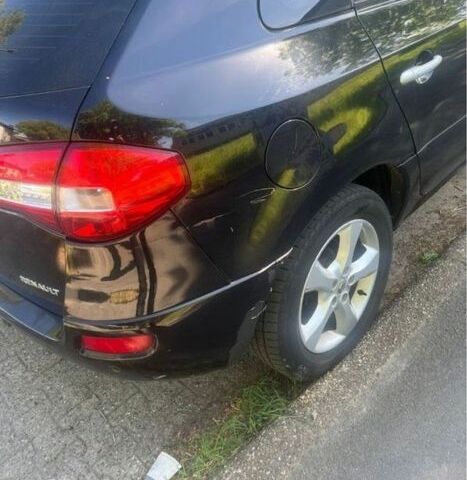 Черный Рено Колеос, объемом двигателя 2 л и пробегом 306 тыс. км за 3500 $, фото 2 на Automoto.ua