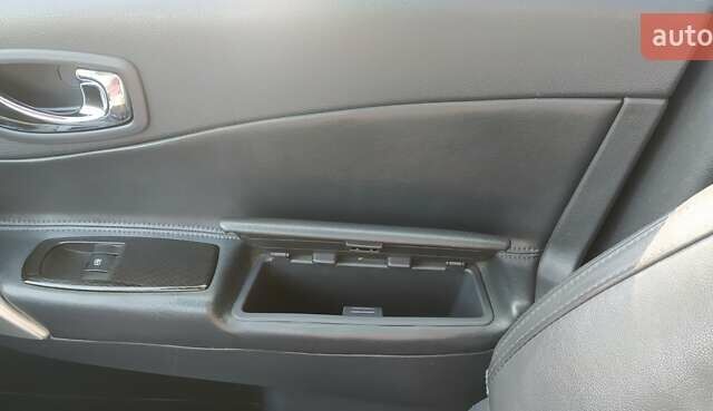 Черный Рено Колеос, объемом двигателя 2 л и пробегом 305 тыс. км за 9600 $, фото 19 на Automoto.ua