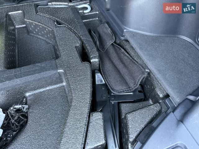 Черный Рено Колеос, объемом двигателя 2.45 л и пробегом 188 тыс. км за 12000 $, фото 94 на Automoto.ua