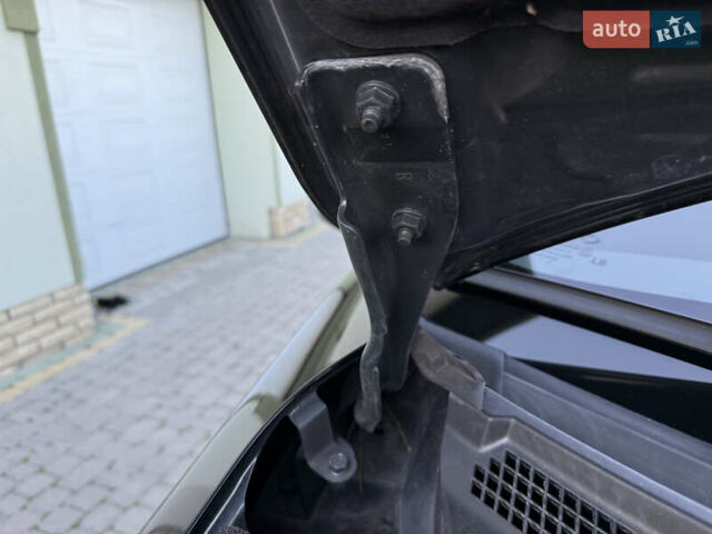 Черный Рено Колеос, объемом двигателя 2.45 л и пробегом 188 тыс. км за 12000 $, фото 102 на Automoto.ua